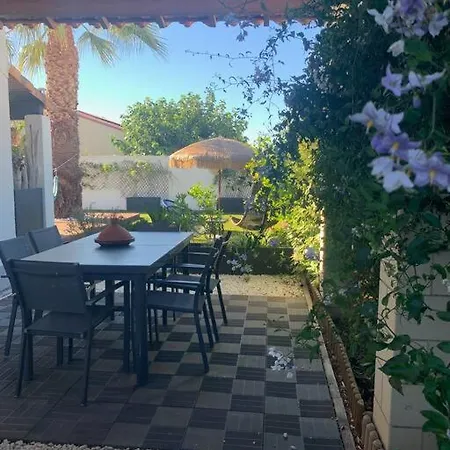 Villa Maison 8 Personnes Avec Piscine Saint-Laurent-dʼAigouze